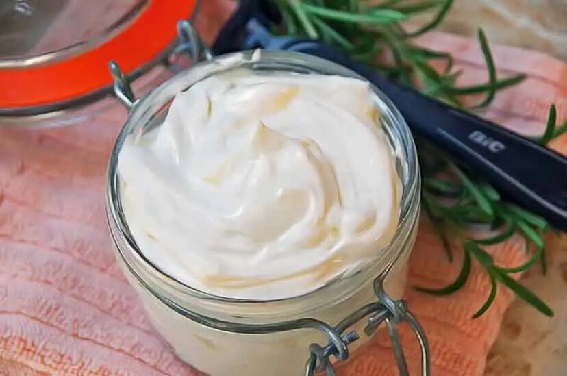 La mousse à raser hydratante et protectrice